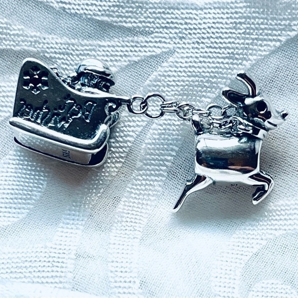 🎅 NWOT Santa Sleigh & Reindeer  Charm – Christmas 🦌 - Picture 11 of 15